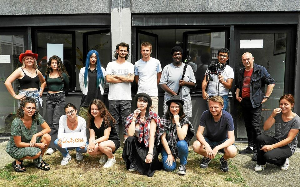 À Vannes, quatorze jeunes en service civique réalisent un court-métrage avec les Artisans filmeurs associés